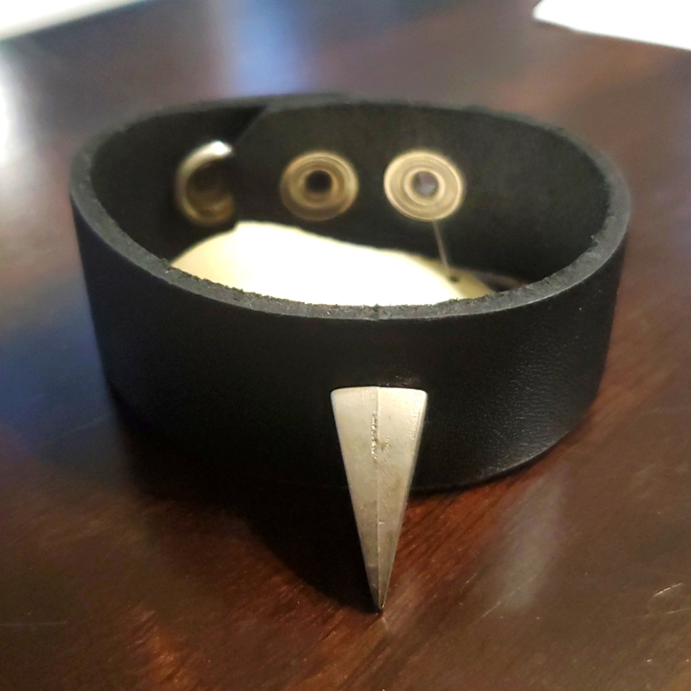 Funk Plus Cuff Bracelet Black Small Claw